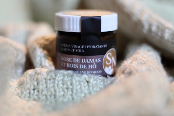 Crème visage rose de Damas bois de HÔ